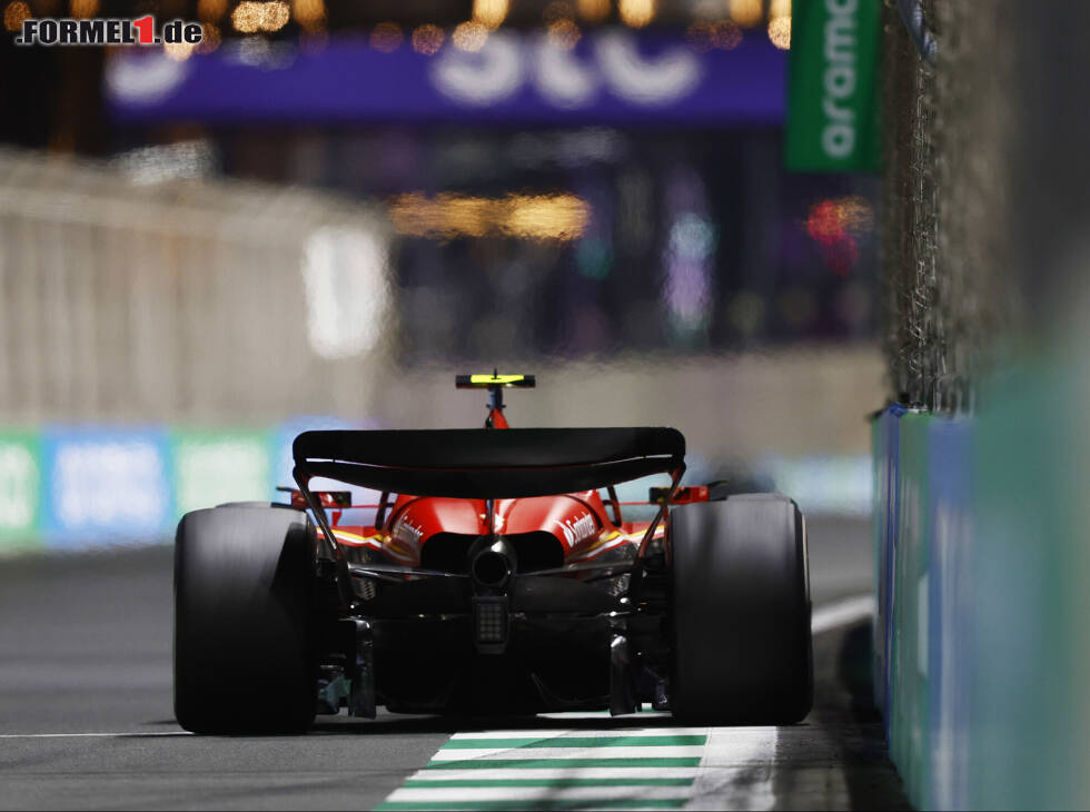 Foto zur News: Auch Lewis Hamilton sah Bearmans Ferrari am Ende von hinten