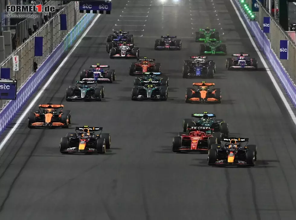 Foto zur News: Formel-1-Start zum Grand Prix von Saudi-Arabien 2024 in Dschidda