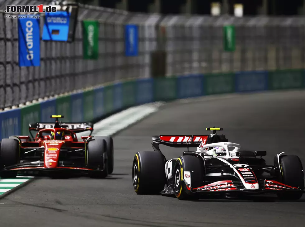 Foto zur News: Nico Hülkenberg (Haas VF-24) vor Oliver Bearman (Ferrari SF-24) beim Formel-1-Rennen in Dschidda 2024