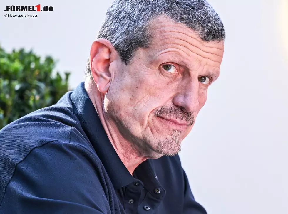 Foto zur News: Der frühere Formel-1-Teamchef Günther Steiner im Fahrerlager