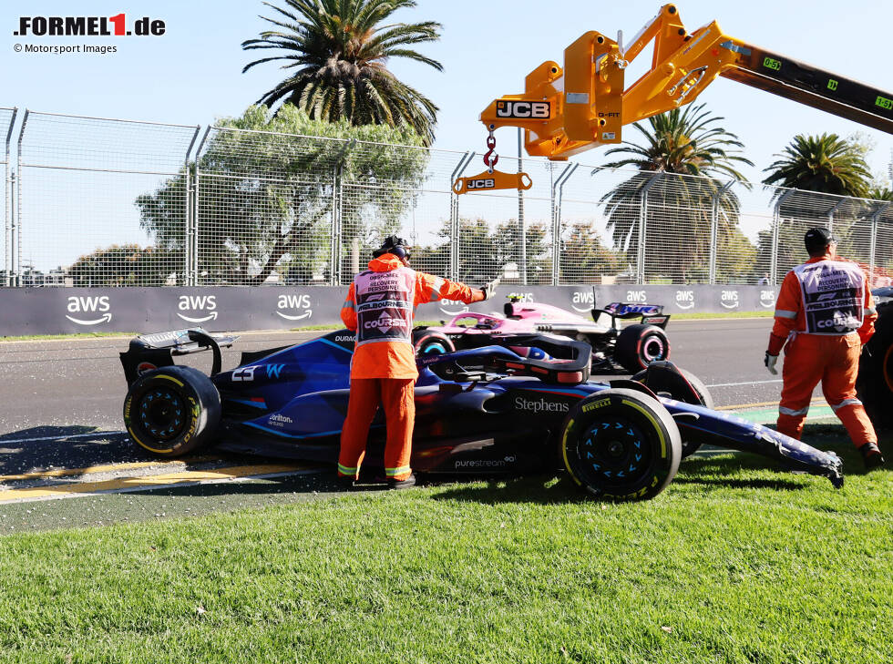 Foto zur News: Alexander Albon (Williams) verunfallt im Formel-1-Rennen von Australien 2023