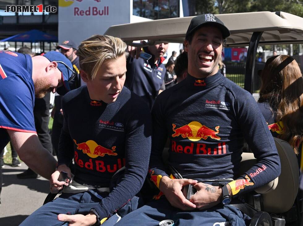 Foto zur News: Die Vertragssituation von Liam Lawson (l.) erhöht den Druck auf Daniel Ricciardo