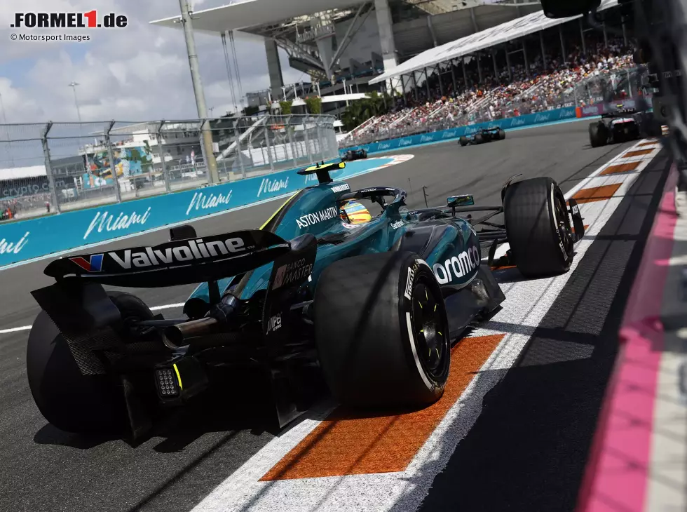 Fernando Alonso im Aston Martin AMR24 beim Formel-1-Rennen in Miami Foto zur News: Fernando Alonso im Aston Martin AMR24 beim Formel-1-Rennen in Miami