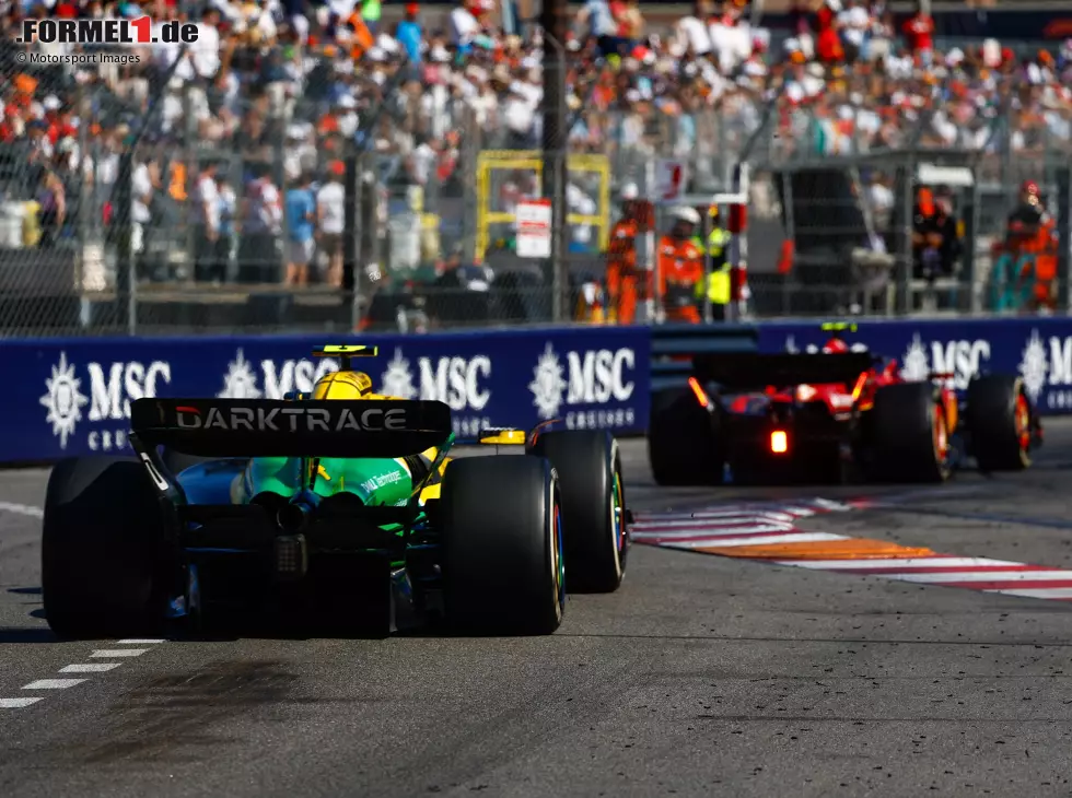 Norris war schon vorbei an Sainz und hatte ihn dann doch wieder vor sich Foto zur News: Norris war schon vorbei an Sainz und hatte ihn dann doch wieder vor sich