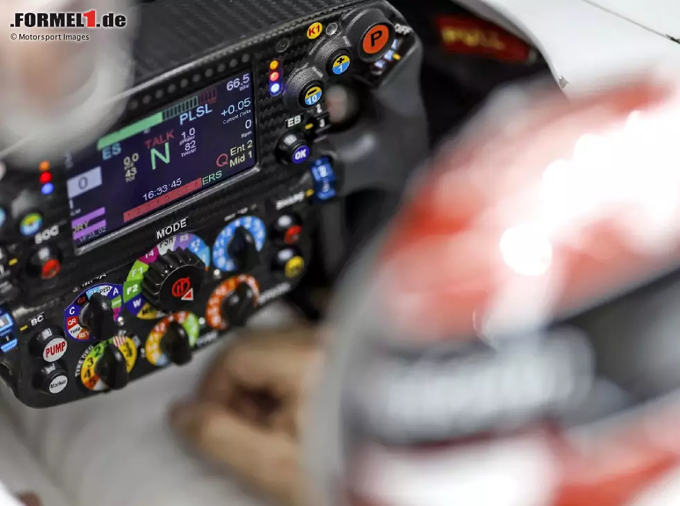 Foto zur News: Formel-1-Lenkrad