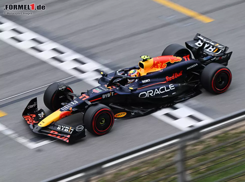 Foto zur News: Sergio Perez (Red Bull RB20) beim Formel-1-Rennen in Spanien 2024