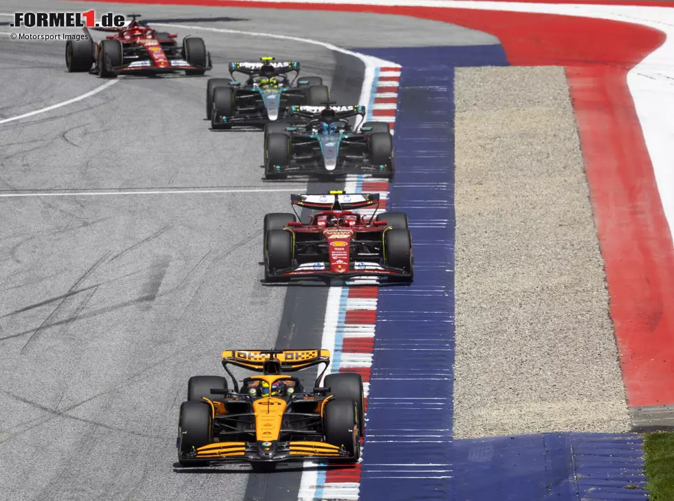 Foto zur News: Oscar Piastri, Carlos Sainz, George Russell, Lewis Hamilton, Charles Leclerc