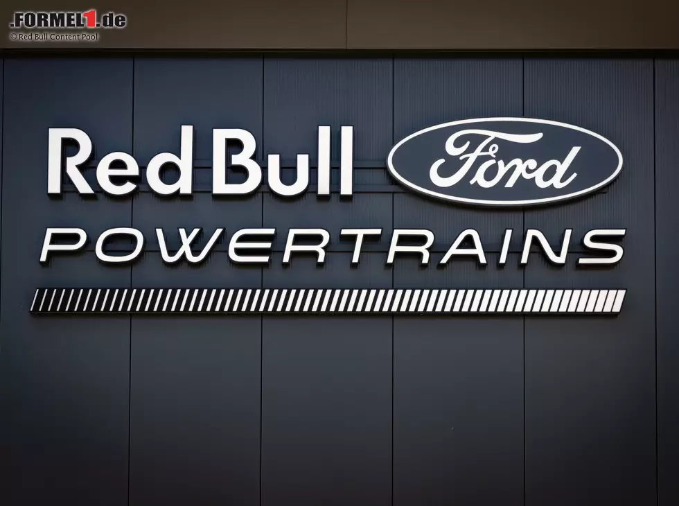 Logo Red Bull Ford Powertraings Foto zur News: Logo Red Bull Ford Powertraings