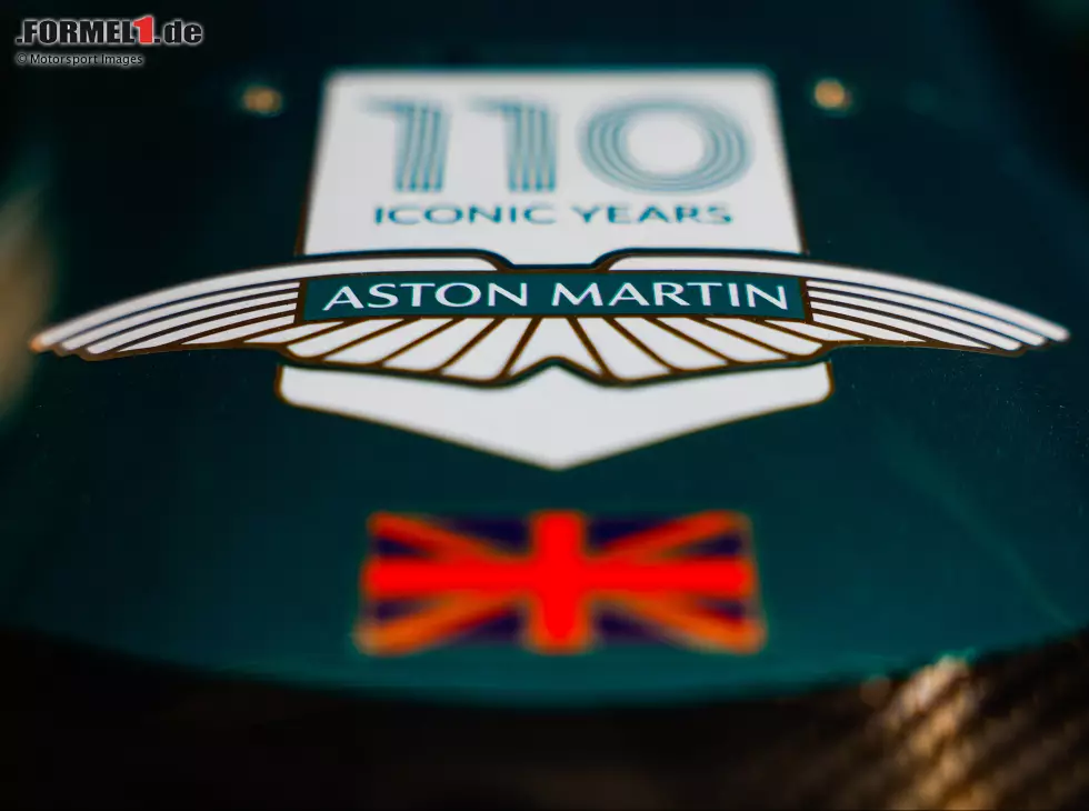 Foto zur News: Logo von Aston Martin auf der Nase eines Formel-1-Autos
