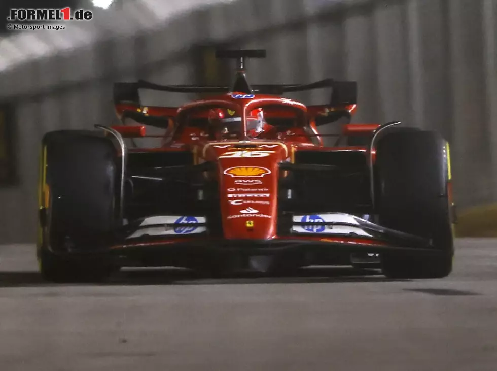 Charles Leclerc im Ferrari SF-24 beim Formel-1-Rennen in Singapur 2024 Foto zur News: Charles Leclerc im Ferrari SF-24 beim Formel-1-Rennen in Singapur 2024