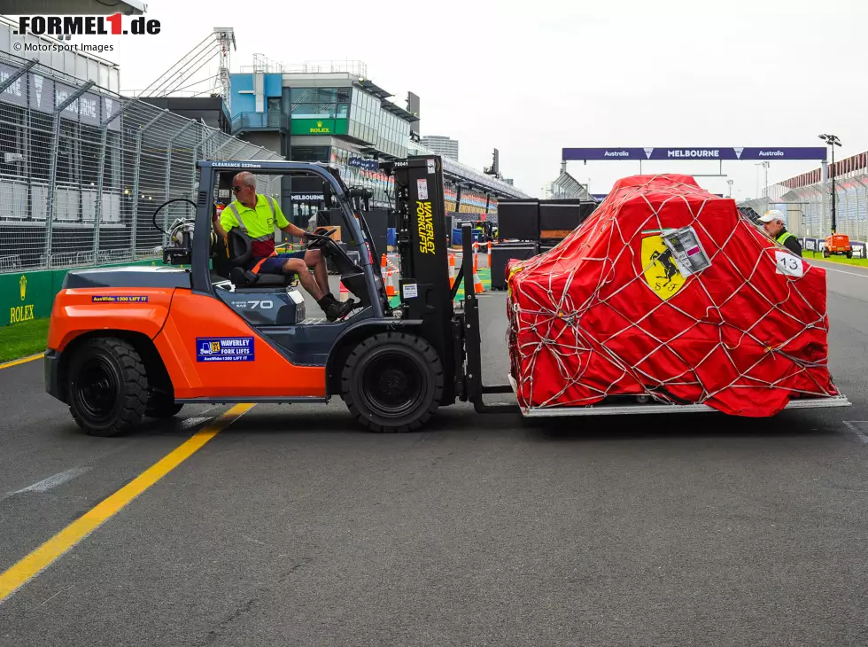 Ferrari-Fracht in Australien Foto zur News: Ferrari-Fracht in Australien