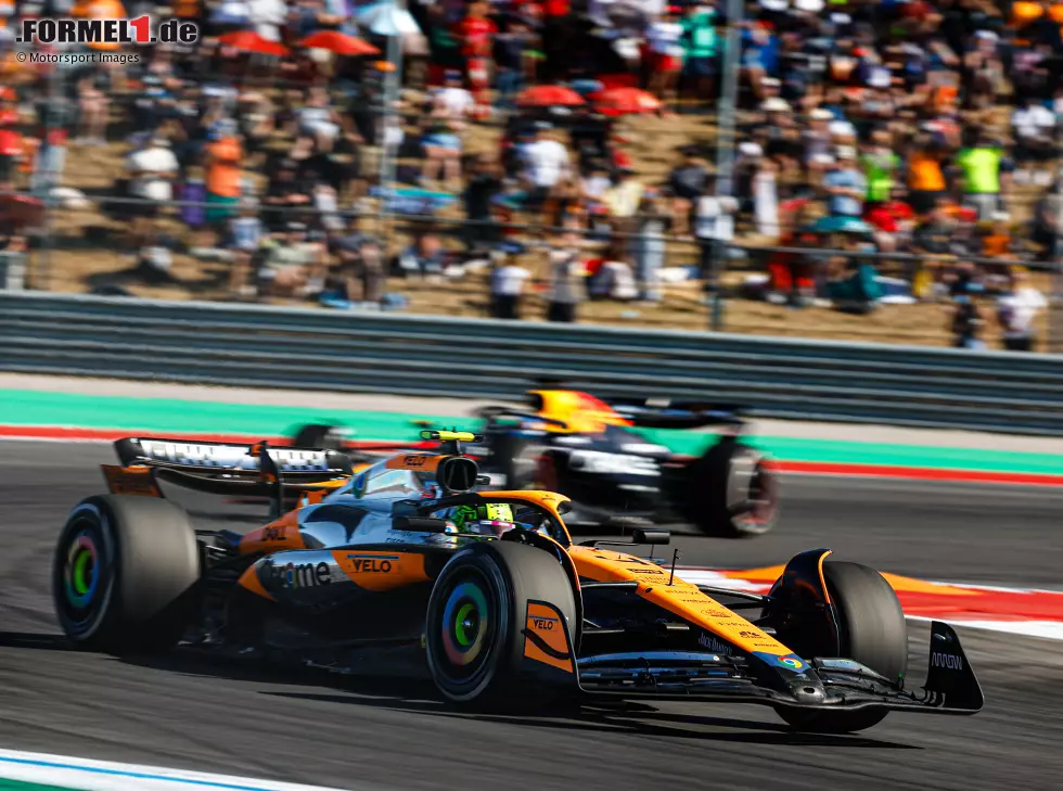 Foto zur News: Lando Norris, Max Verstappen