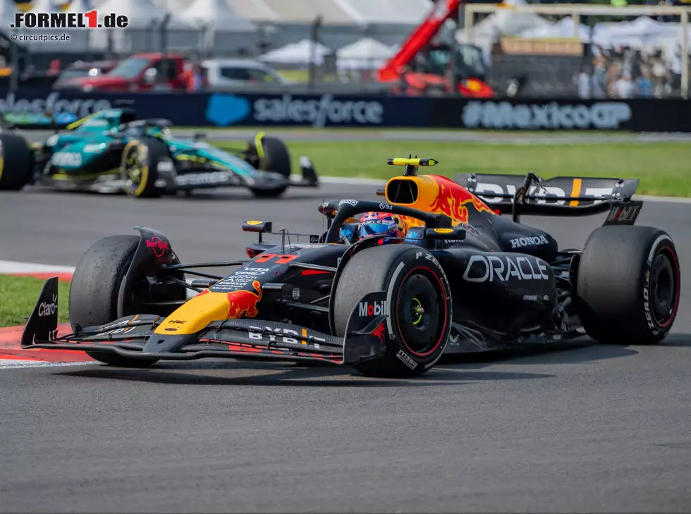 Foto zur News: Sergio Perez (Red Bull RB20) beim Formel-1-Rennen in Mexiko 2024