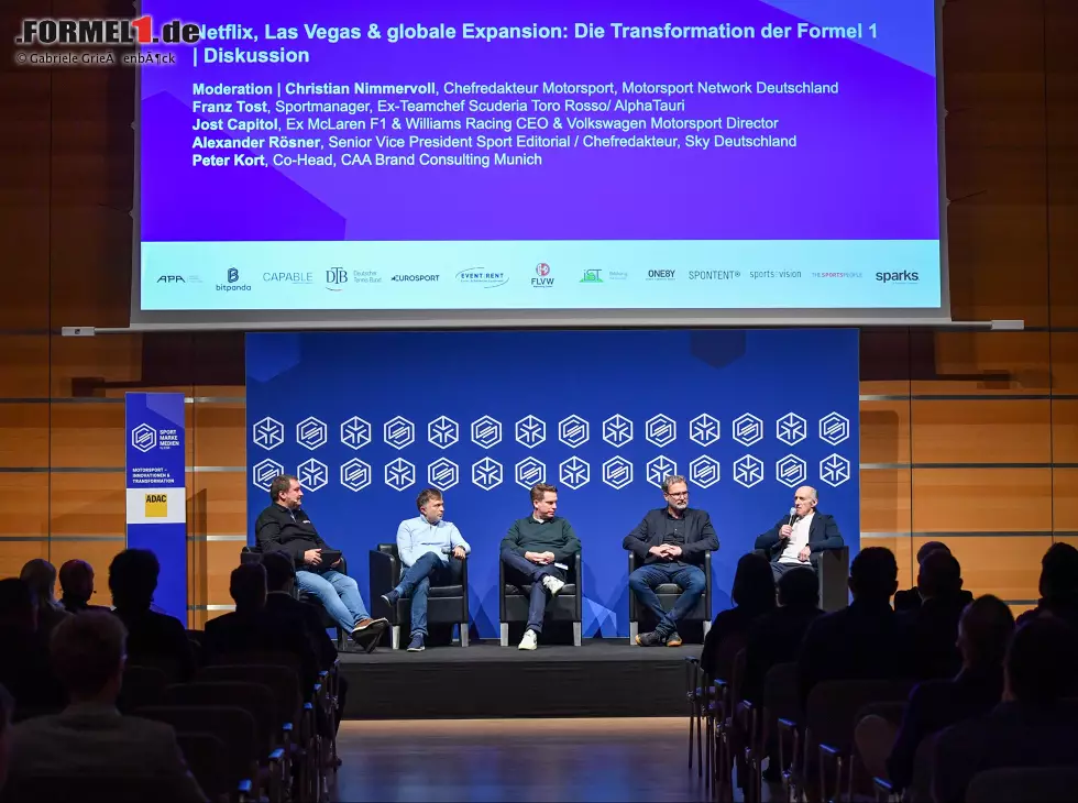 Christian Nimmervoll, Jost Capito, Peter Kort, Alexander Rösner und Franz Tost bei der SPORT MARKE MEDIEN 2024 in München Foto zur News: Christian Nimmervoll, Jost Capito, Peter Kort, Alexander Rösner und Franz Tost bei der SPORT MARKE MEDIEN 2024 in München
