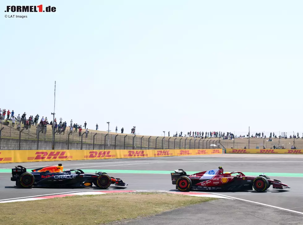 Foto zur News: Lewis Hamilton, Max Verstappen