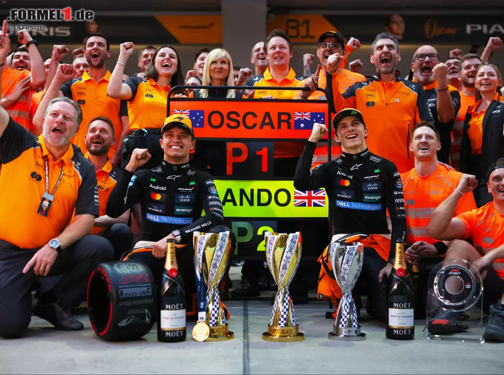 Zak Brown, Lando Norris, Oscar Piastri Foto zur News: Zak Brown, Lando Norris, Oscar Piastri