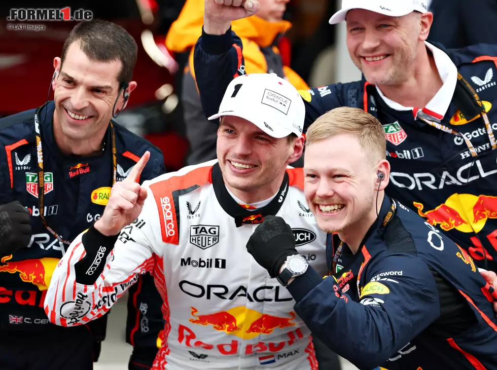 Foto zur News: Max Verstappen und seine Crew: Sieht so einer aus, der das Team verlassen will?