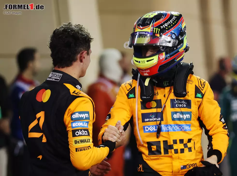 Foto zur News: Lando Norris und Oscar Piastri nach dem Formel-1-Rennen in Bahrain 2025