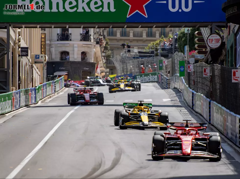 Charles Leclerc, Oscar Piastri Foto zur News: Charles Leclerc, Oscar Piastri