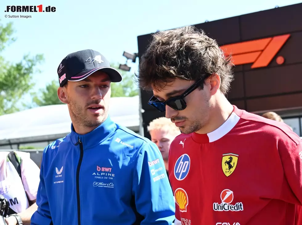 Foto zur News: Pierre Gasly (Alpine) und Charles Leclerc (Ferrari)