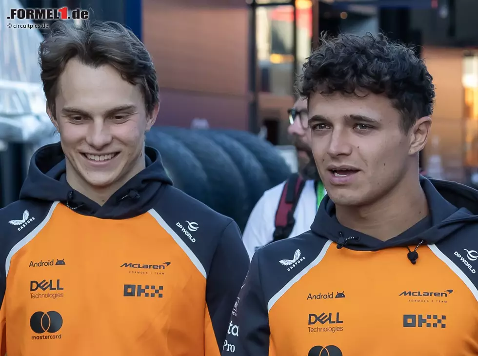 Foto zur News: Die beiden McLaren-Fahrer Oscar Piastri und Lando Norris
