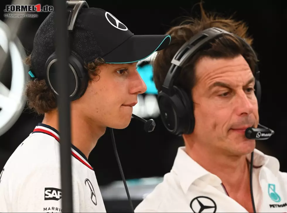 Foto zur News: Andrea Kimi Antonelli und Toto Wolff