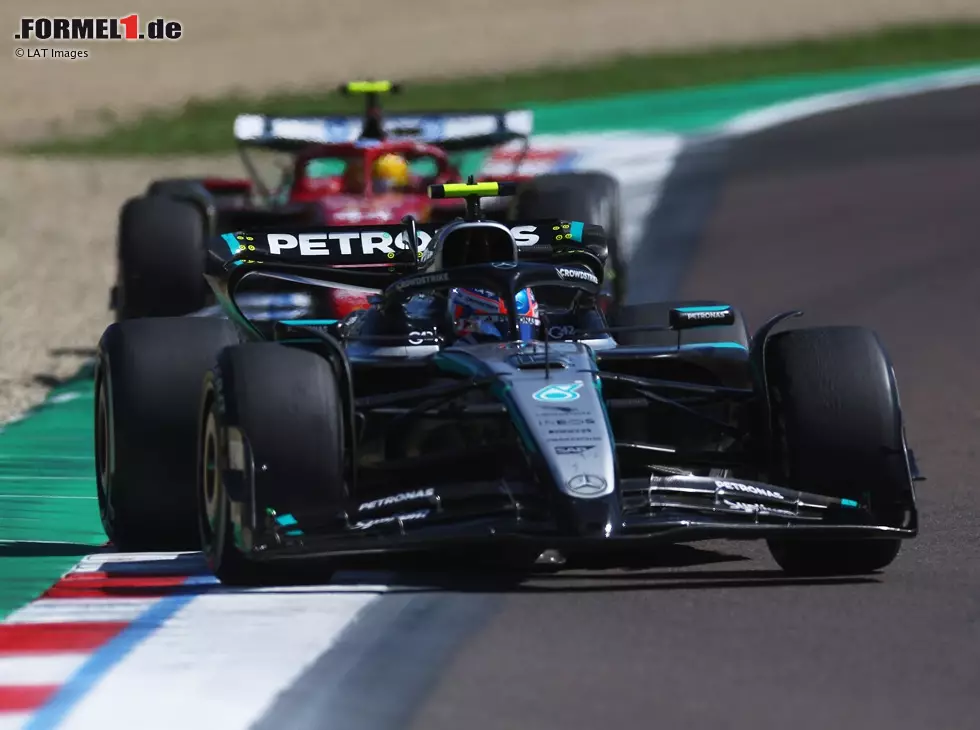Foto zur News: Andrea Kimi Antonelli (Mercedes W16) vor Lewis Hamilton (Ferrari SF-25) beim Formel-1-Rennen in Imola 2025