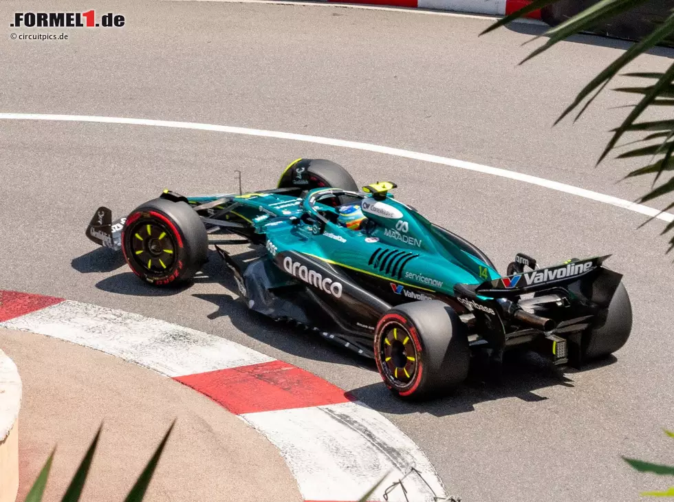 Foto zur News: Fernando Alonso (Aston Martin AMR25) beim Formel-1-Rennen in Monaco 2025