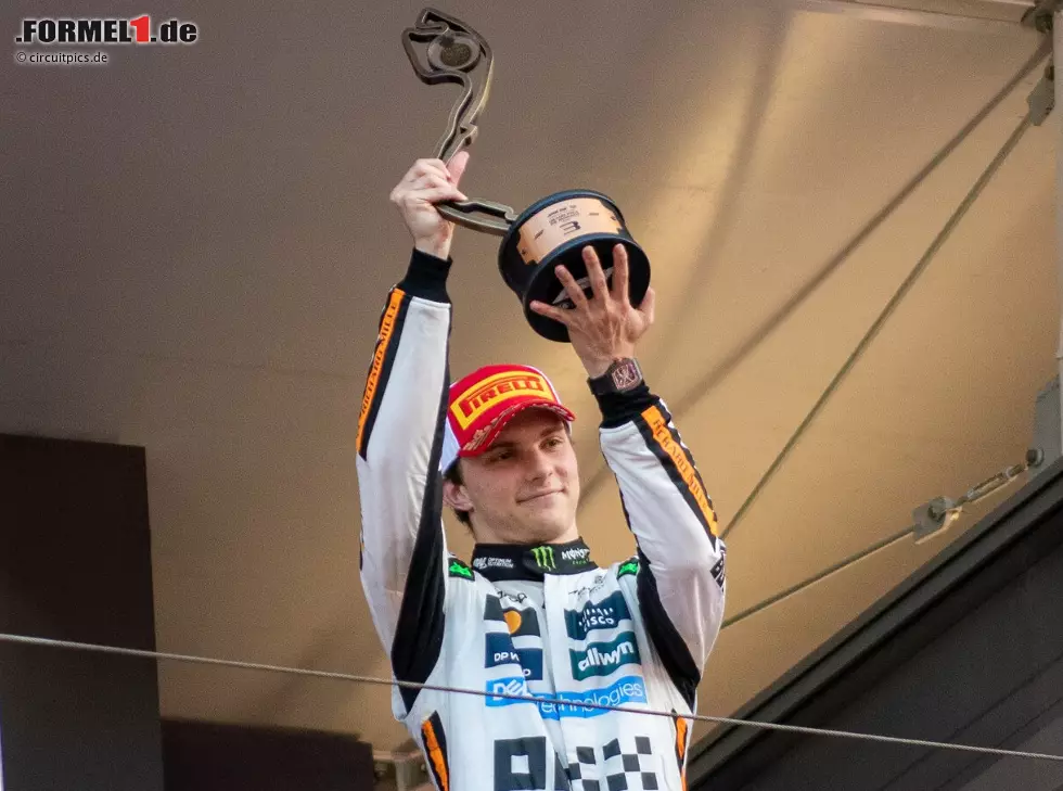 Foto zur News: Piastri: Nach Silber 2024 gab es diesmal Bronze für Rang drei in Monte Carlo