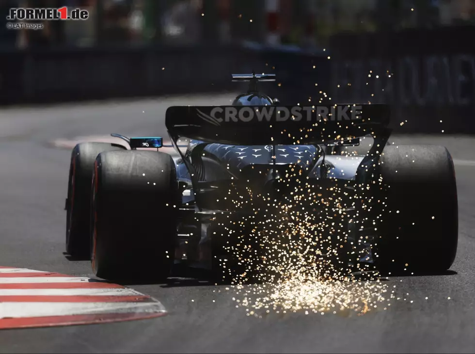 Foto zur News: George Russell im Mercedes W16 beim Formel-1-Rennen in Monaco 2025