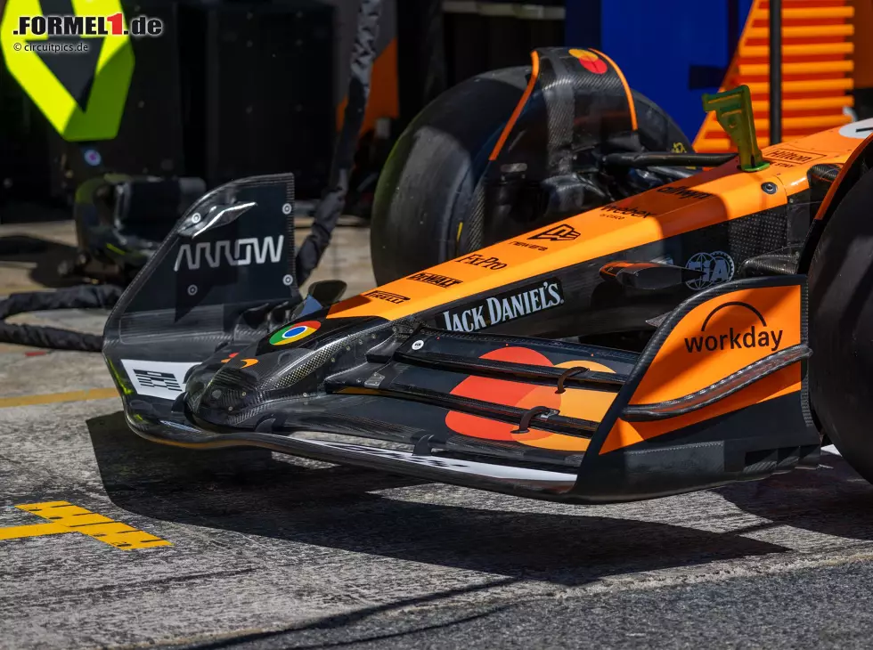 Foto zur News: Frontflügel des McLaren MCL39 beim Formel-1-Rennen in Spanien 2025