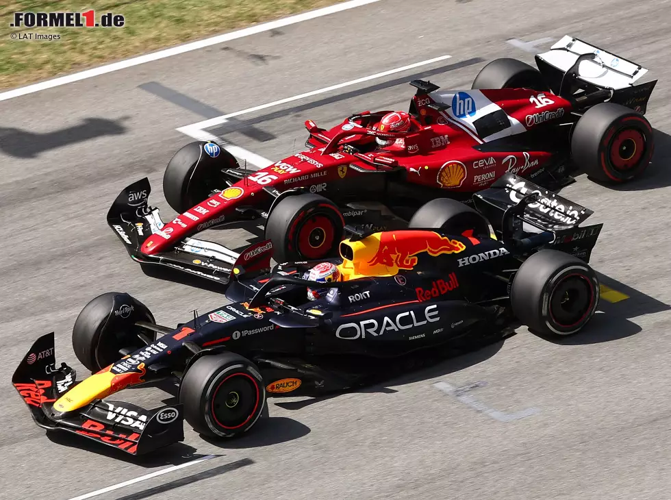 Foto zur News: Charles Leclerc (Ferrari SF-25) und Max Verstappen (Red Bull RB21) beim Formel-1-Rennen in Spanien 2025