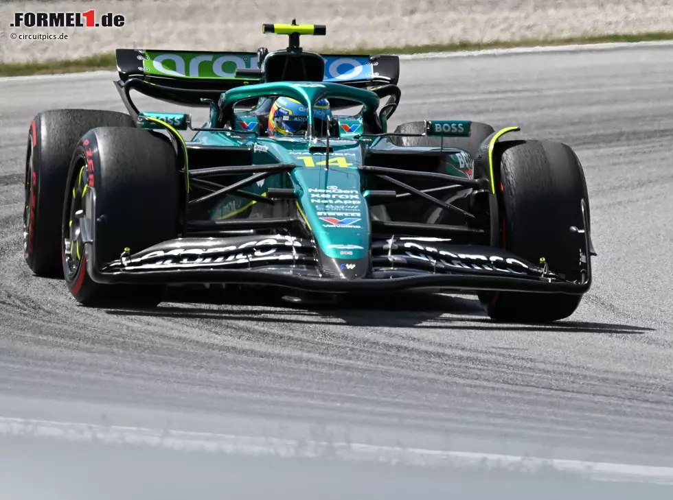Fernando Alonso im Aston Martin AMR25 beim Formel-1-Rennen in Spanien 2025 Foto zur News: Fernando Alonso im Aston Martin AMR25 beim Formel-1-Rennen in Spanien 2025