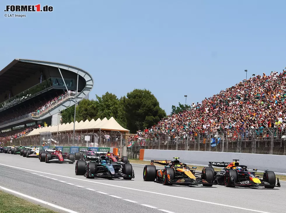 Foto zur News: Die Startphase beim Grand Prix von Spanien 2025 in Barcelona