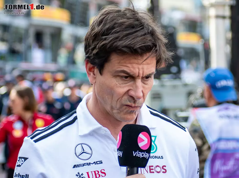 Ein Hoch aufs Internet: Toto Wolff Spruch fand in Italien nur wenig Anklang ... Foto zur News: Ein Hoch aufs Internet: Toto Wolff Spruch fand in Italien nur wenig Anklang ...