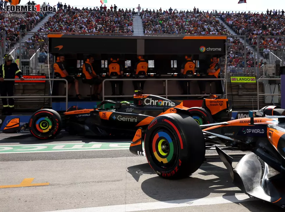 Foto zur News: Lando Norris und Oscar Piastri (McLaren MCL39) beim Formel-1-Rennen in Kanada 2025