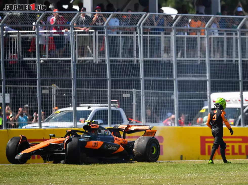 Foto zur News: Lando Norris scheidet nach der Kollision mit Teamkollege Oscar Piastri aus