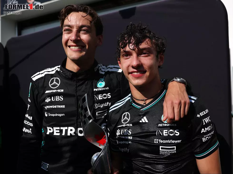 Foto zur News: George Russell und Andrea Kimi Antonelli nach dem Formel-1-Rennen in Kanada 2025
