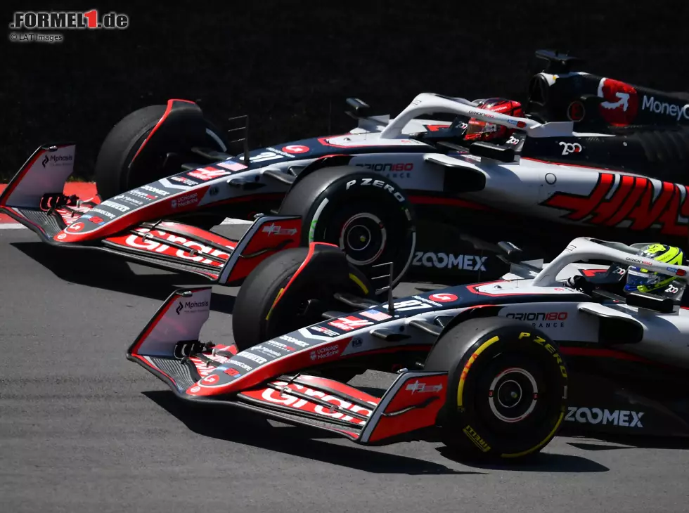 Foto zur News: Oliver Bearman und Esteban Ocon (Haas VF-25) beim Formel-1-Rennen in Kanada 2025