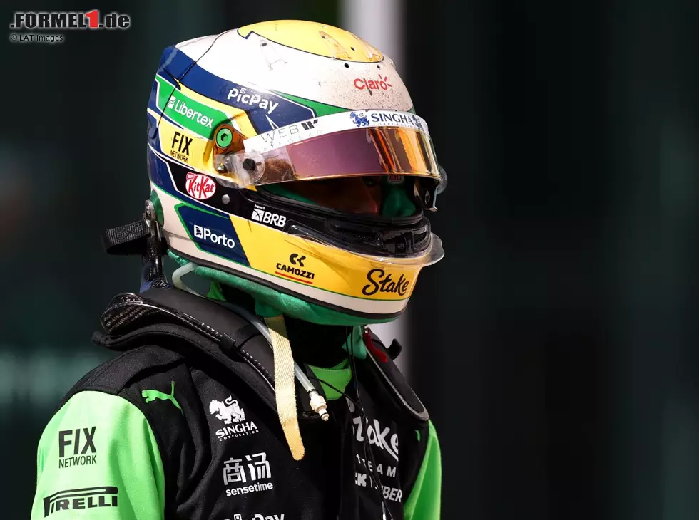 Foto zur News: Sauber-Fahrer Gabriel Bortoleto mit Helm und Overall