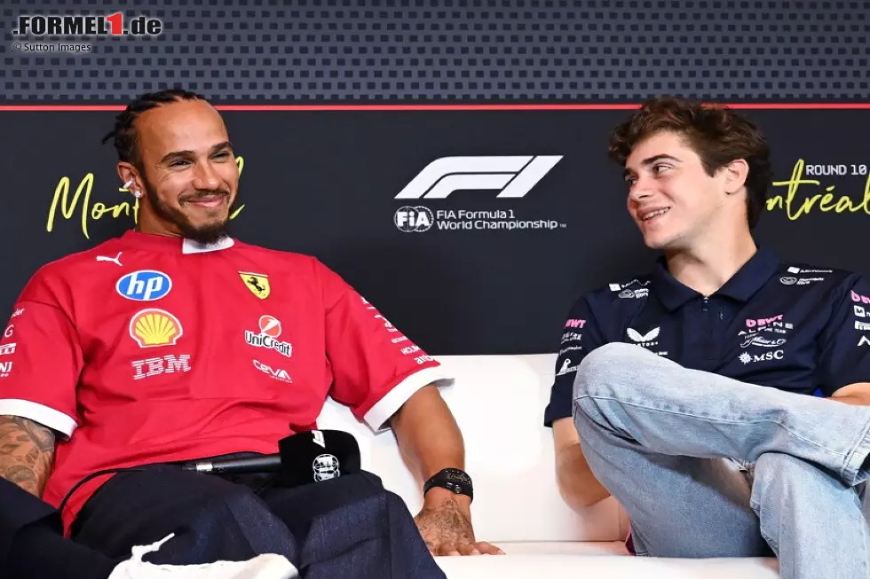 Foto zur News: Lewis Hamilton und Franco Colapinto in der Formel-1-Pressekonferenz