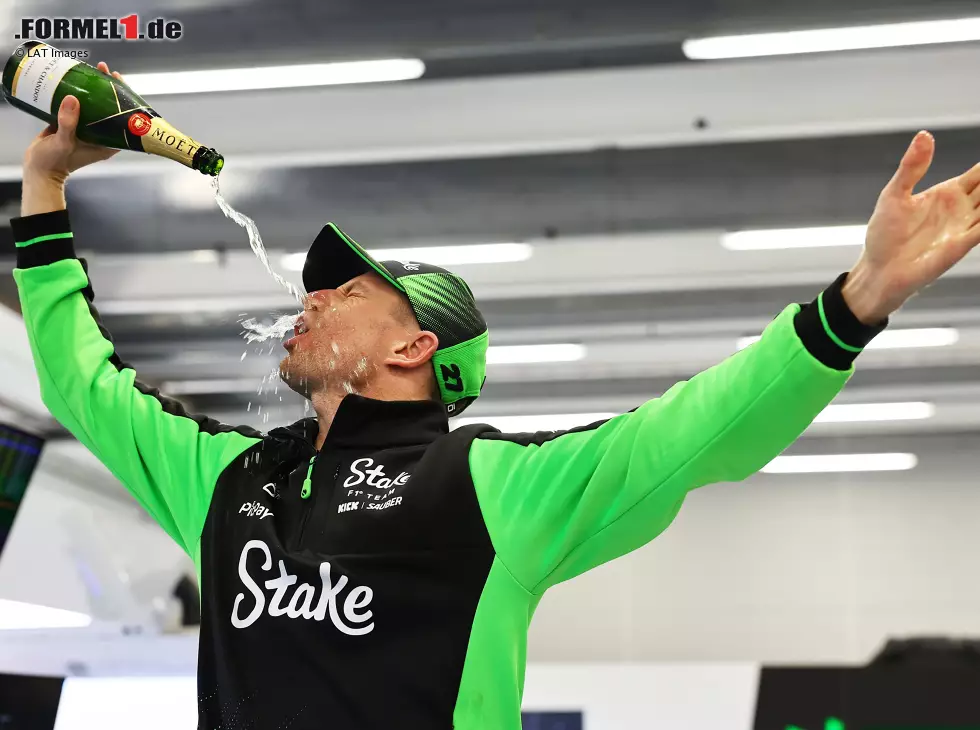 Foto zur News: Ehre, wem Ehre gebührt: Nico Hülkenberg durfte endlich im Schampus baden