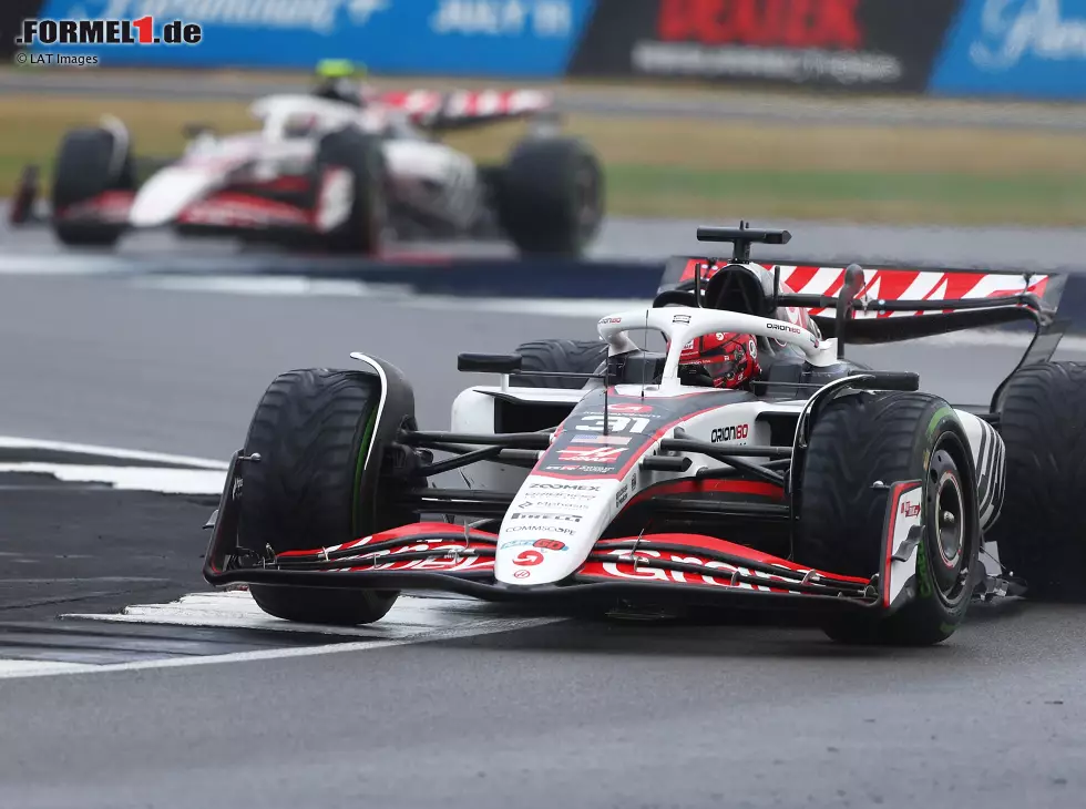 Foto zur News: Esteban Ocon und Oliver Bearman in Silverstone 2025