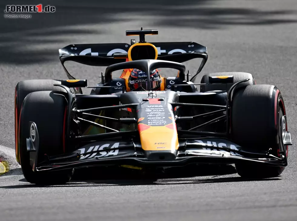 Max Verstappen in La Source: Wenige Momente später ging es mit seiner Quali-Runde bergab Foto zur News: Max Verstappen in La Source: Wenige Momente später ging es mit seiner Quali-Runde bergab