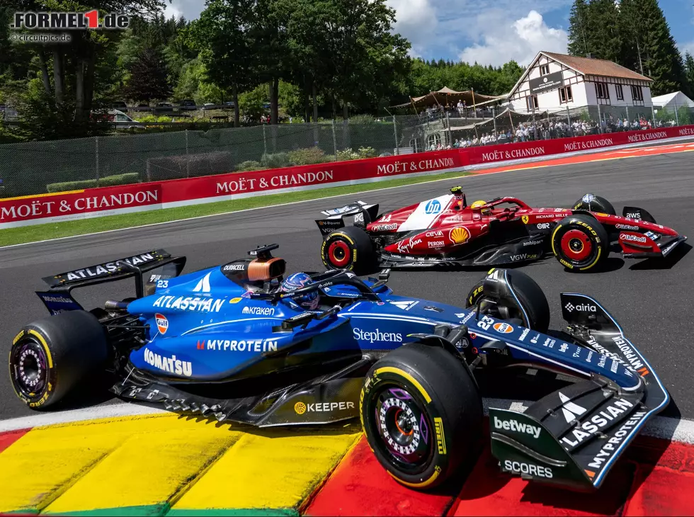 Alexander Albon, Lewis Hamilton Foto zur News: Alexander Albon, Lewis Hamilton
