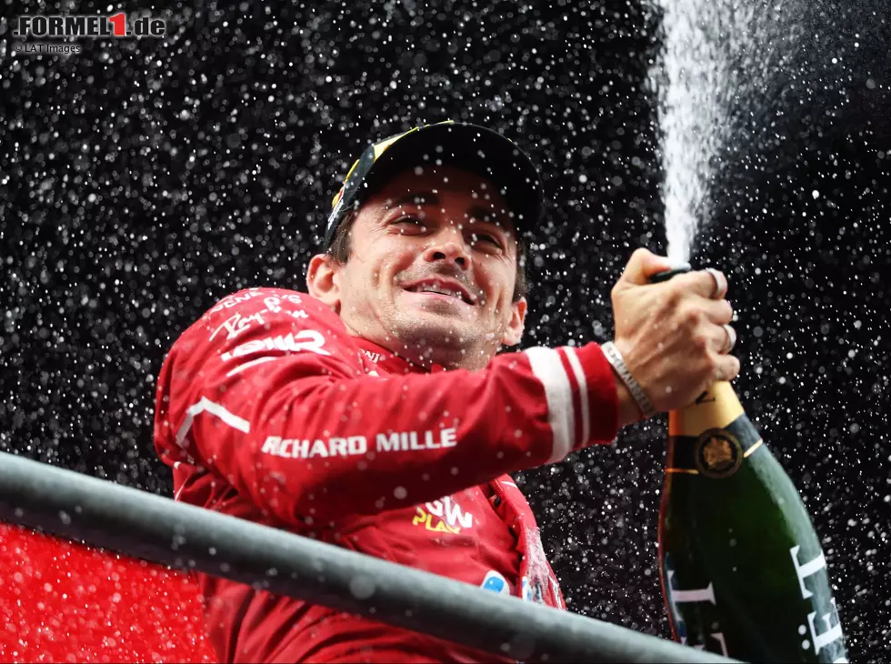 Foto zur News: Charles Leclerc (Ferrari) jubelt über Rang drei beim Formel-1-Rennen in Belgien 2025