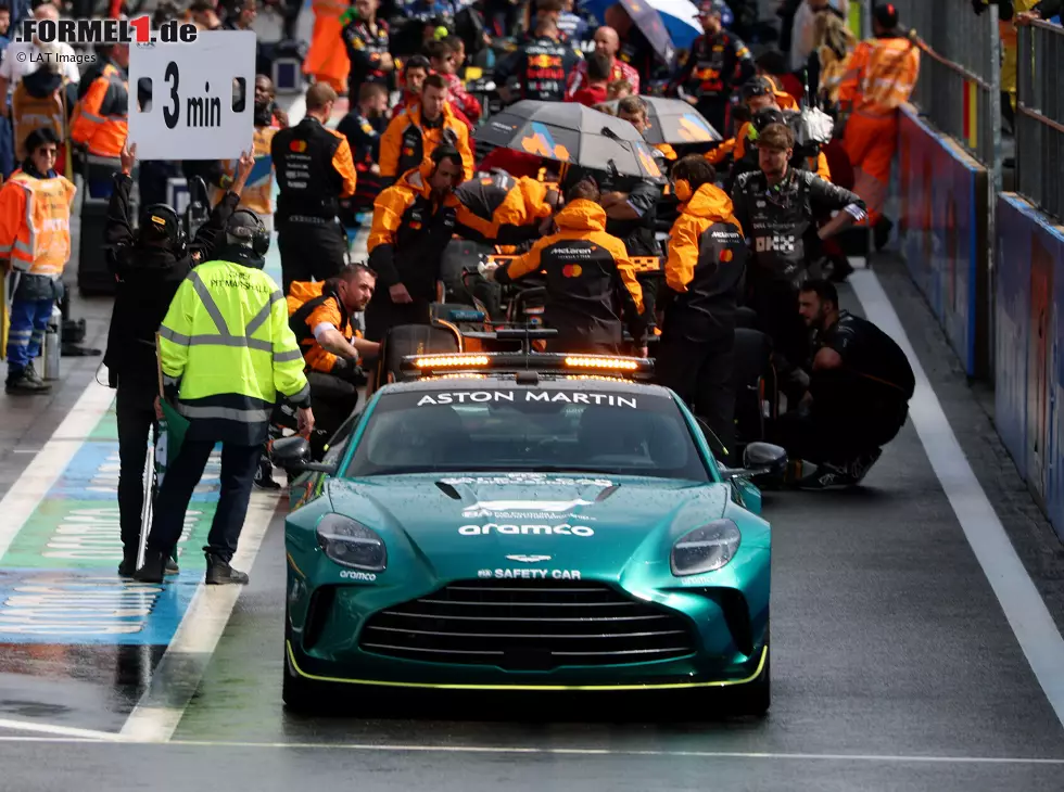 Foto zur News: Der Belgien-GP startete mit 90-minütiger Verzögerung