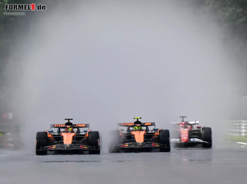 Foto zur News: Oscar Piastri überholt Lando Norris in der ersten Runde