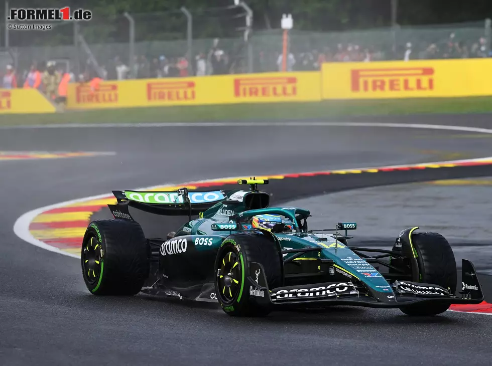 Foto zur News: Fernando Alonso im Aston Martin AMR25 beim Formel-1-Rennen in Spa 2025