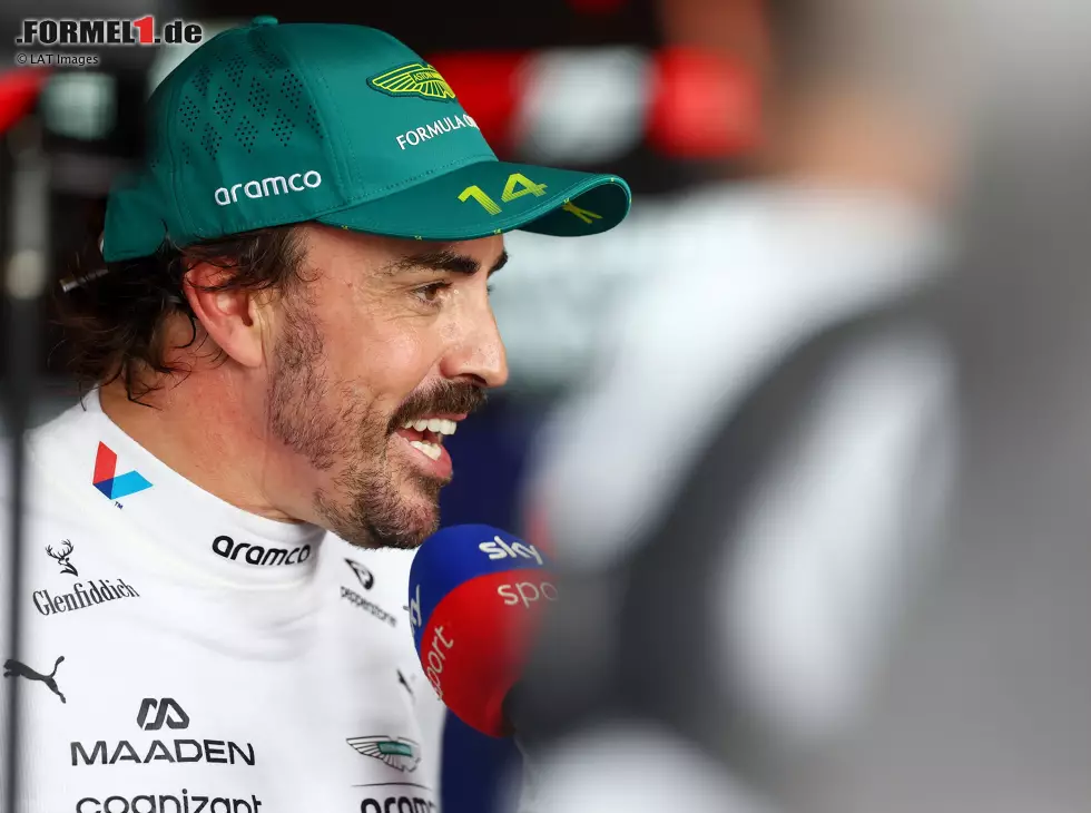 Foto zur News: Fernando Alonso (Aston Martin) beim Formel-1-Rennen in Ungarn 2025